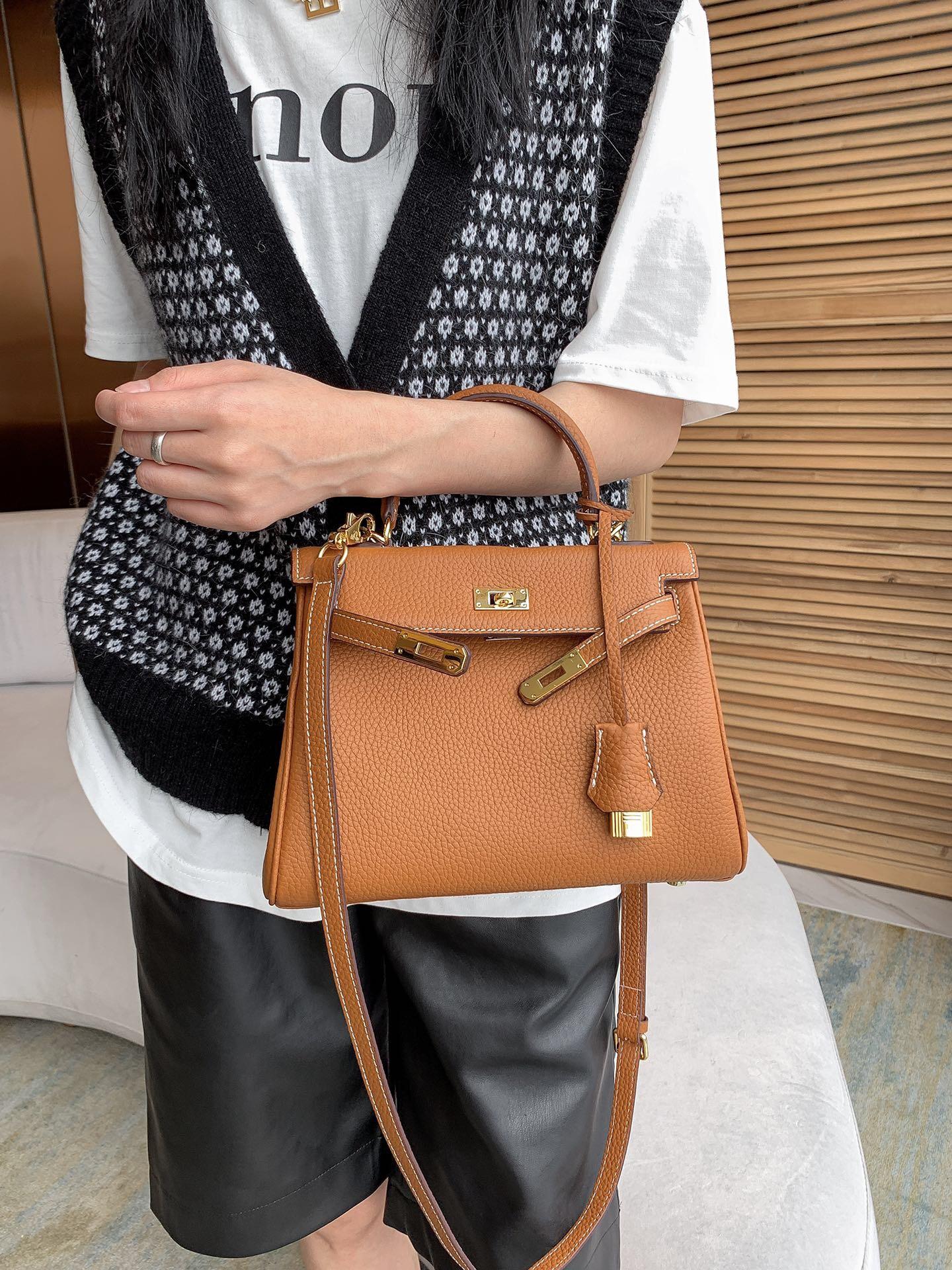 

Сумка из натуральной кожи женская мягкая кожаная большая новая модная и универсальная сумка из коровьей кожи с узором личи, верхний слой, сумка через плечо 28x10x22cm коричневый