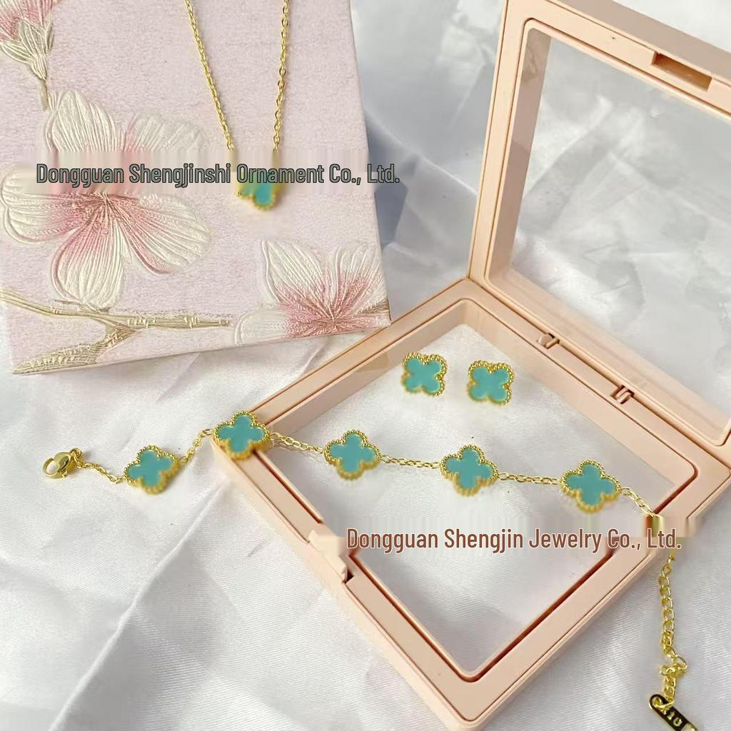 Double-Sided 18K Gold Mother-of-Pearl Four-Leaf Clover Necklace