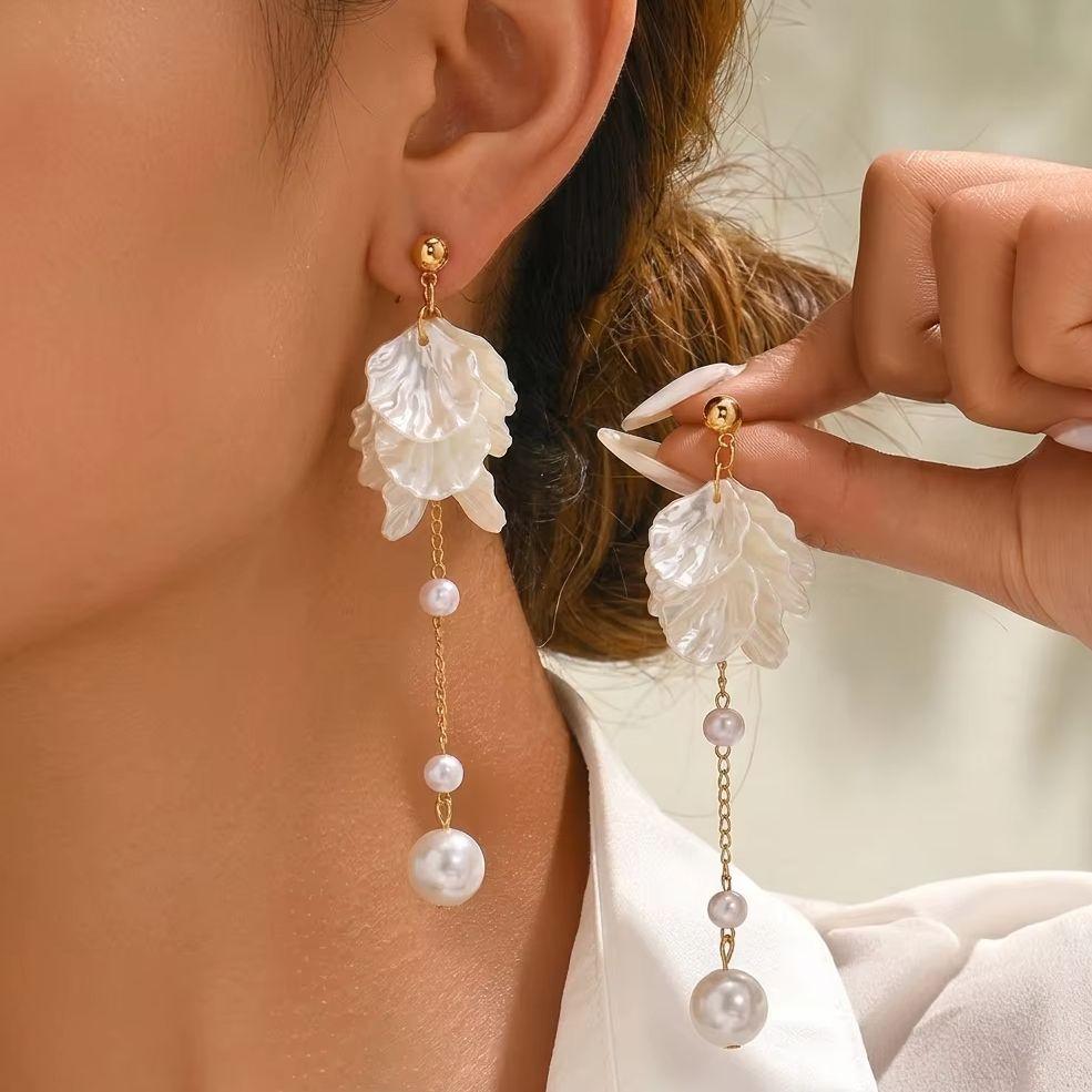 Elegant White Petal Flower Drop Earrings For Women Exquisite Imitation Pearl Long Tassel Hanging Earring Party Wedding Jewelry
