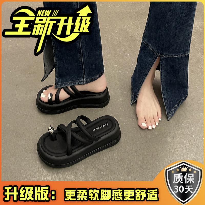 Summer cool slippers women's outer wear 2025 new thick-soled height-increasing small beach shoes high-end set toe half slippers