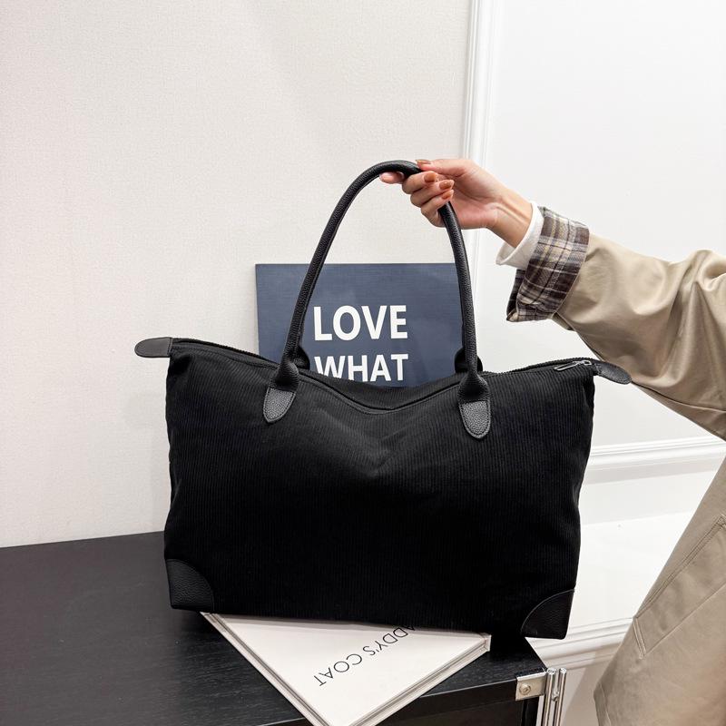 Versatile Large Capacity Casual Tote: Portable Single Shoulder Bag for Commuting or Short Trips