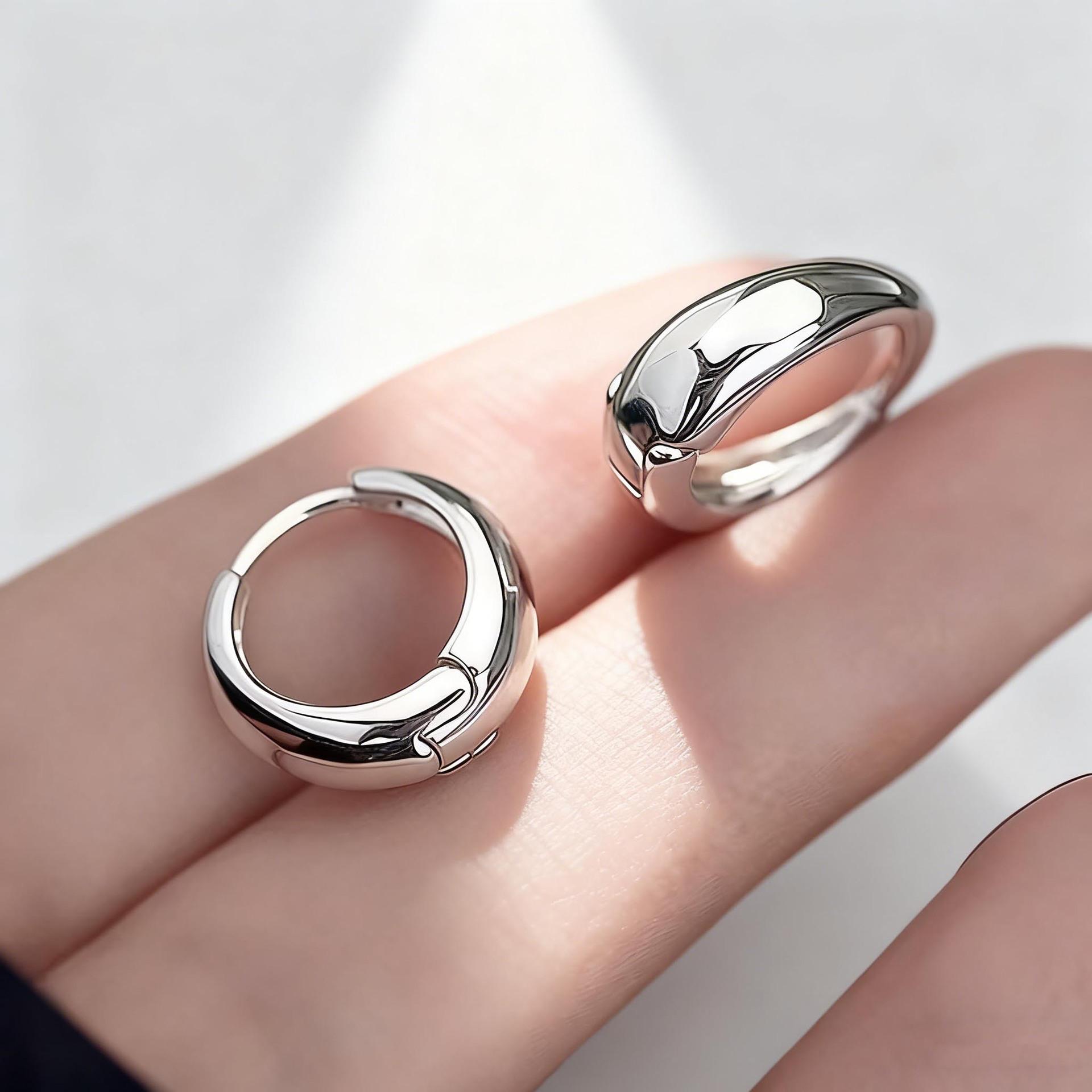 Европейские двухцветные маленькие серьги-кольца - 1,5 см, полированные и универсальные женские аксессуары серебряный