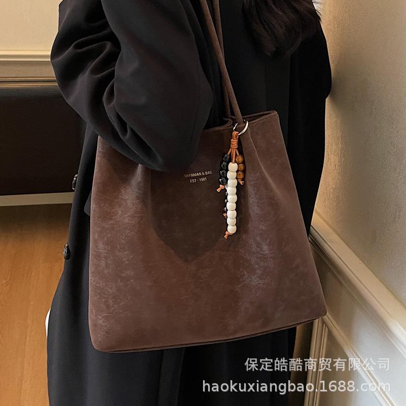Large-capacity bag women's autumn and winter versatile 2025 new retro texture shoulder bag casual work commuter tote bag