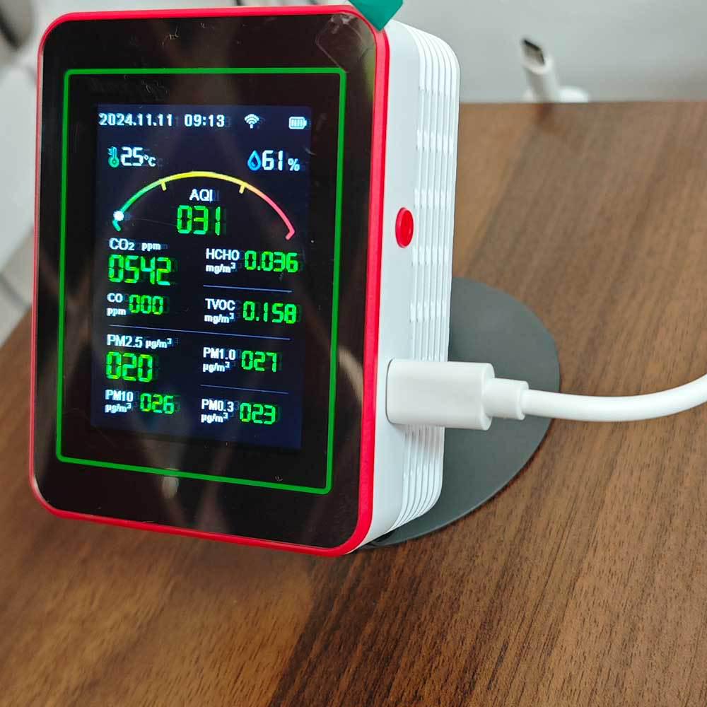 15-in-1 Luftqualitätsmonitor: Formaldehyd, CO2, PM2.5/PM1.0, Temperatur- & Feuchtigkeitsmessung