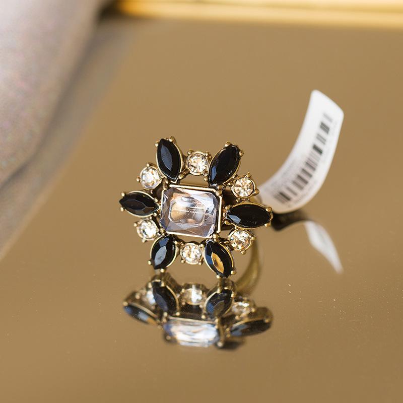 

European & American Retro Diamond-Studded Flower Ring - Elegant Versatile Style with Full Diamond Design Diameter 1.8CM