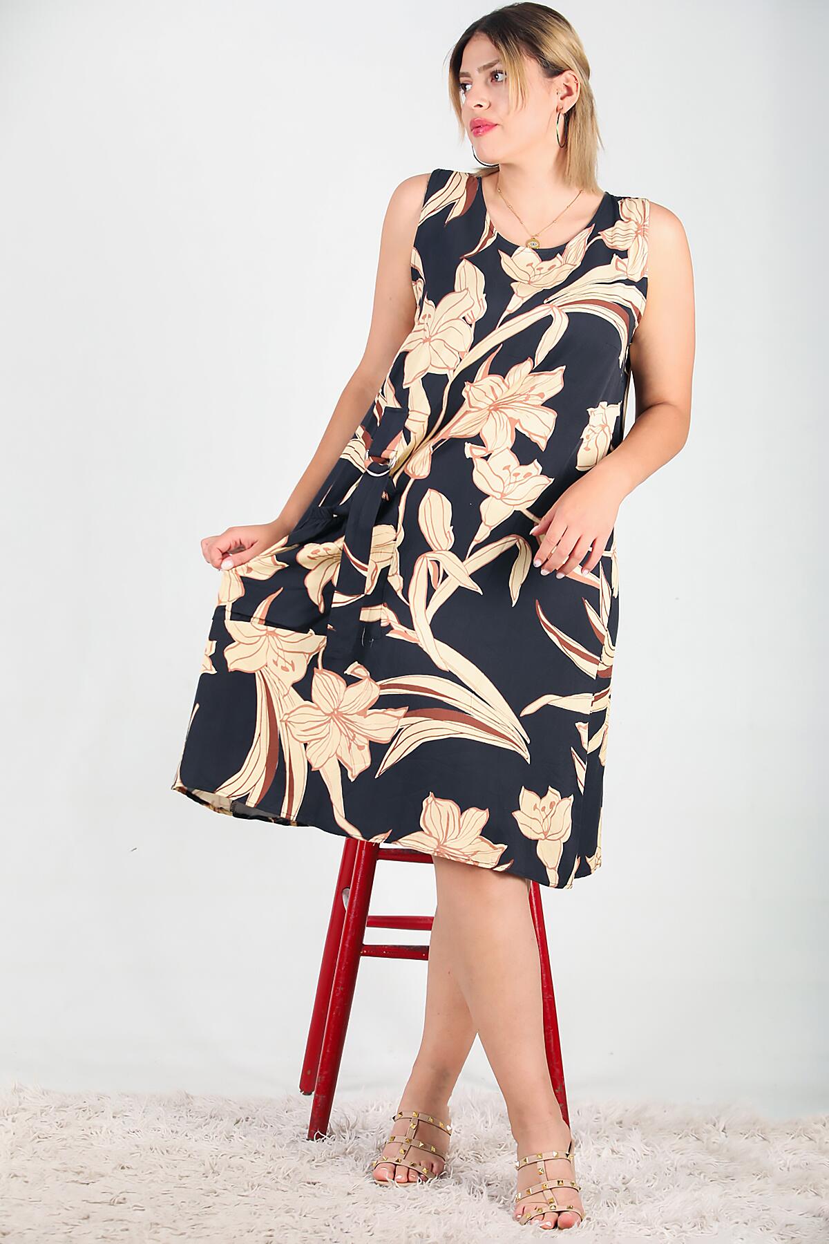 

Платье без рукавов больших размеров