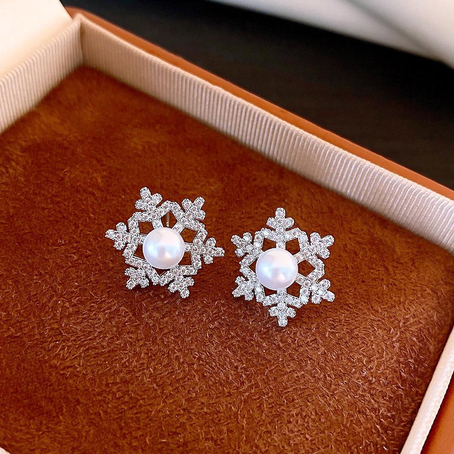 Cold wind super flash zircon snowflake fireworks stud earrings temperament versatile earrings earrings