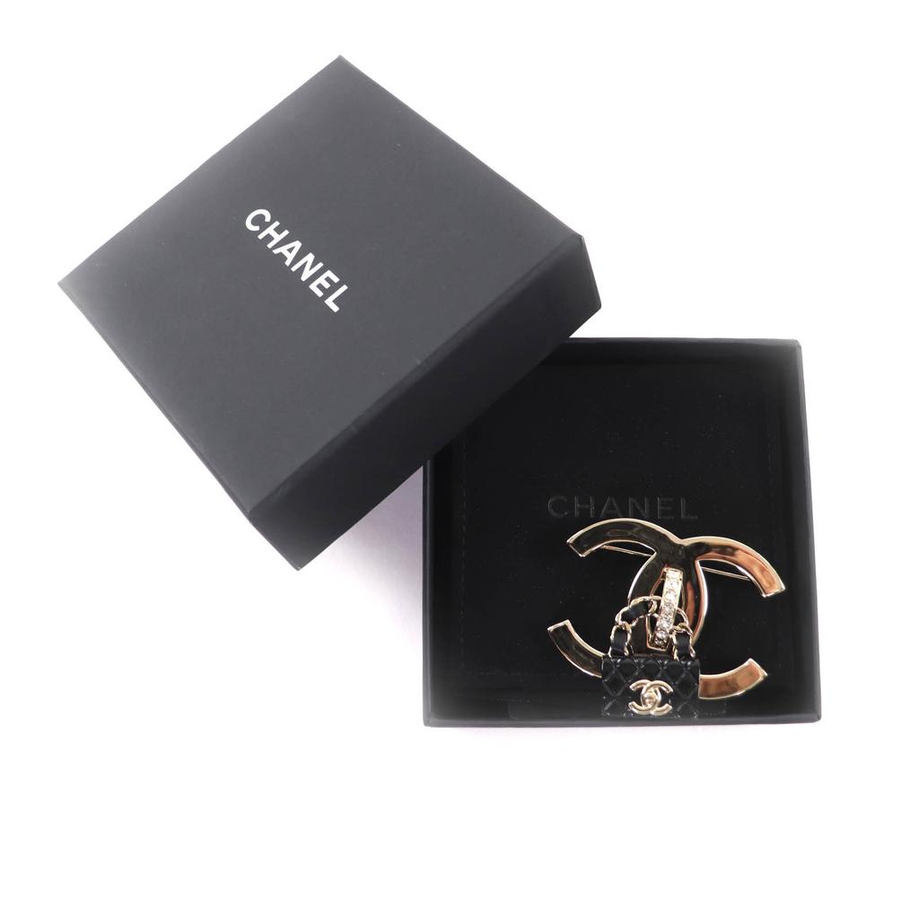 Great CHANEL Brooch COCO Mark bag gold Women B23C Used