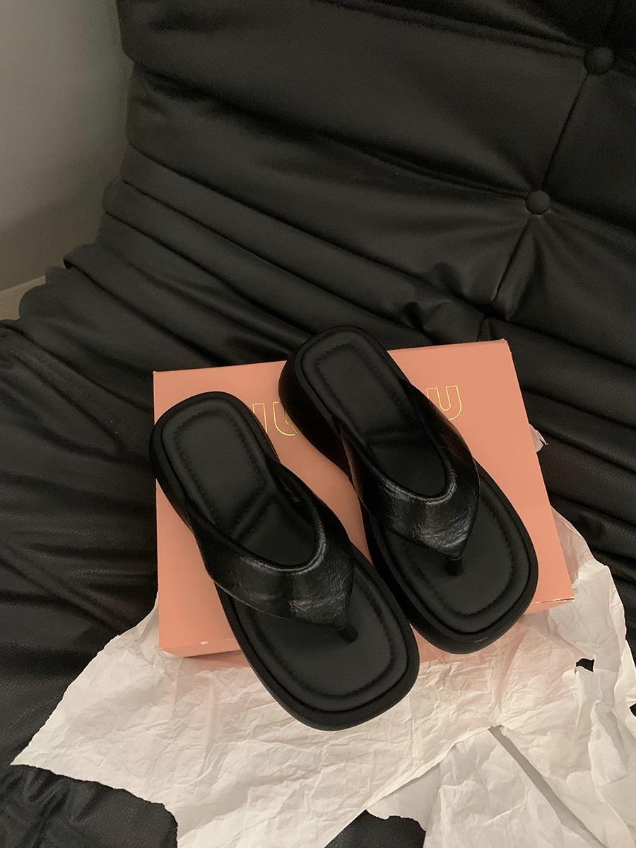 

Маленькие шлепанцы на толстой подошве, женская обувь, носить, 2025 новые летние сандалии, сандалии с перемычкой для пальца 40 чёрный