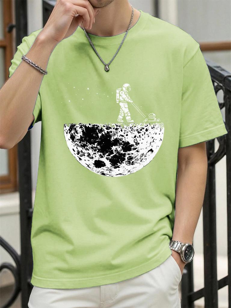 Astronaut Mowing The Moon Print T Shirt Men Summer Oversized TShirt Hip Hop Crewneck Short Sleeve Casual Cotton Streetwear