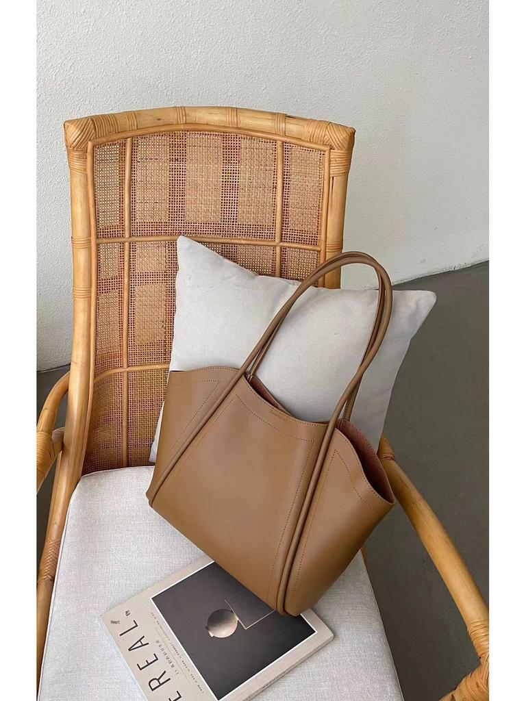 2025 Women's Large Soft Leather Designer Handbag, High-Capacity Cowhide Shoulder Bag