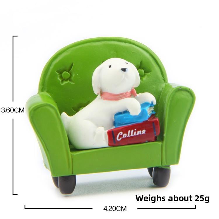 

Фигурка Собака из смолы, декоративное украшение с зеленым диваном для реквизита для съемок и подарка подросткам