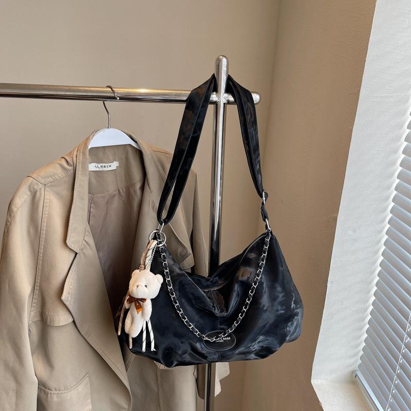 

Large-capacity bag women s summer new versatile niche chain shoulder messenger bag pleated dumpling bag чёрный
