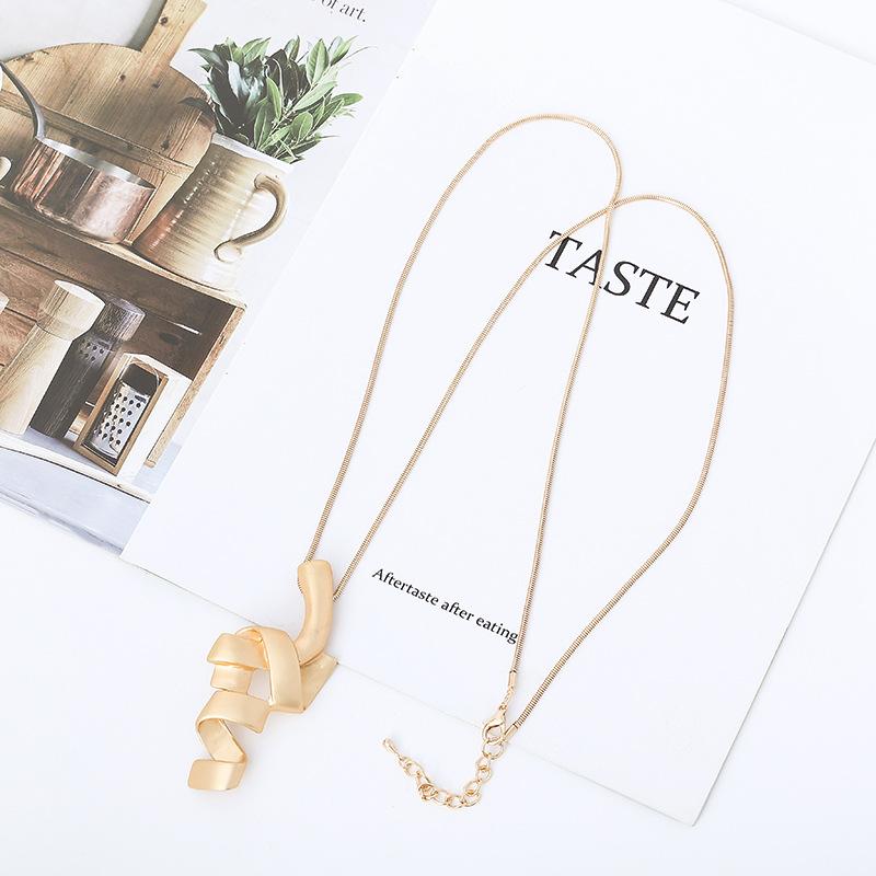 Necklace Vintage Long Necklace Geometric Pendant Ladies Alloy Sweater Chain