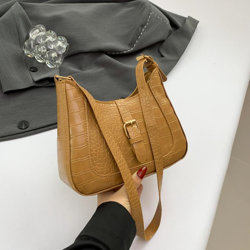 

Large capacity 2024 simple summer new trend simple fashion shoulder bag simple fashion small square armpit women s bag коричневий