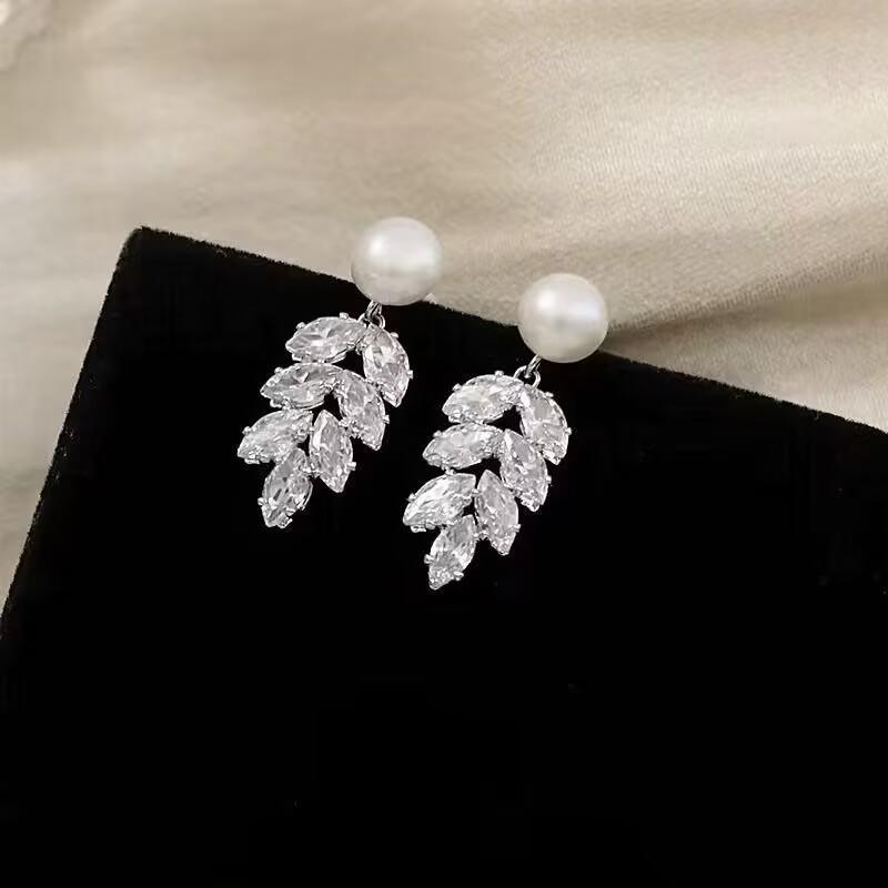 Light Luxury Super Sparkling Crystal Tassel Wheat Earrings for Women Hong Kong Style Fashionable