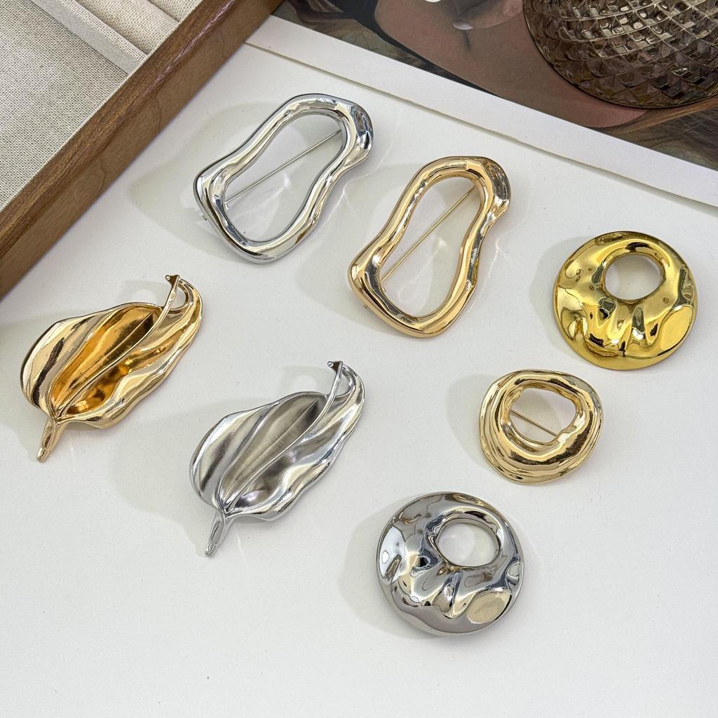 Chic French Retro Geometric Brooch for Jackets & Sweaters