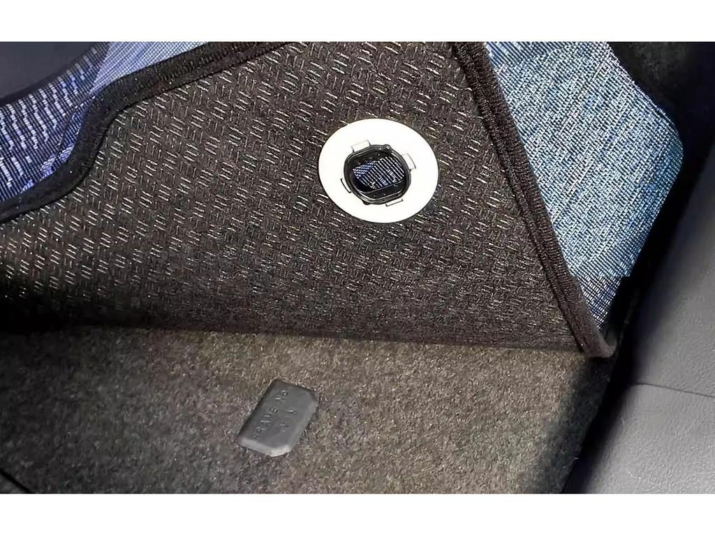 Siene Grevia Anti-Slip Carbon Fiber Car Mats - Wear & Dirt Resistant