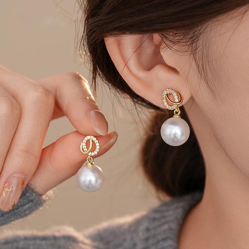Pearl Earrings Women's High-end Earrings Ear Jewelry High-end Stud Earrings Niche Design Light Luxury