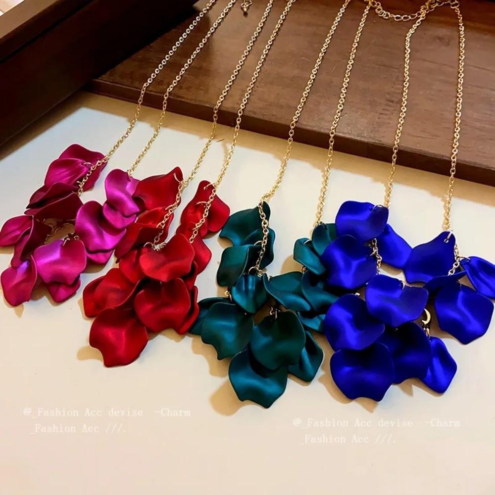 Fashion Colorful Petal Necklace Shimmer Irregular Fringe Pendant Necklaces Layered Sequin Sweater Chains Gifts