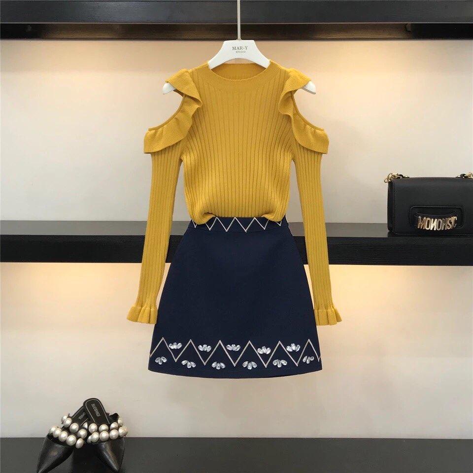 

Сексуальный трикотажный пуловер с открытыми плечами, комплект из двух предметов для женщин, свитер с расклешенными рукавами и оборками, а также мини-юбка с бисером и кристаллами, женский костюм L оранжевый