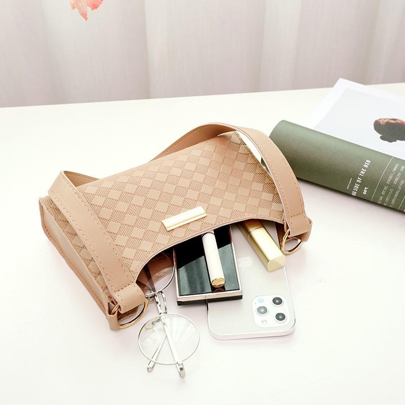 Women's Bag Spring and Summer New Trend Fashion Plaid Gold Label Armpit Bag Shoulder Bag