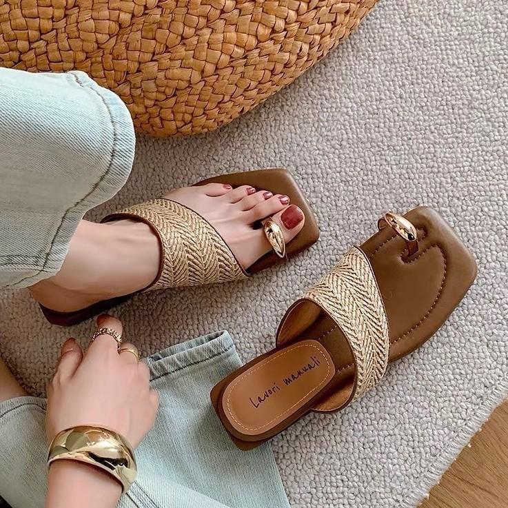 Sheepskin Version of Seaside Vacation with Skirt, Straw Cover, Cool Toe Slippers, Fashionable Outer Wear, Square Heel, One and a Half Characters, Wome