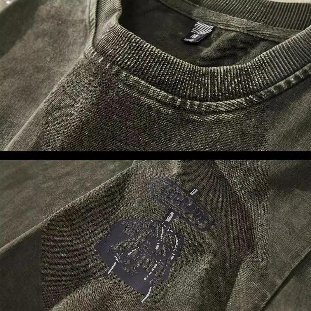 Осенняя футболка с длинными рукавами и фирменным принтом — фото 6