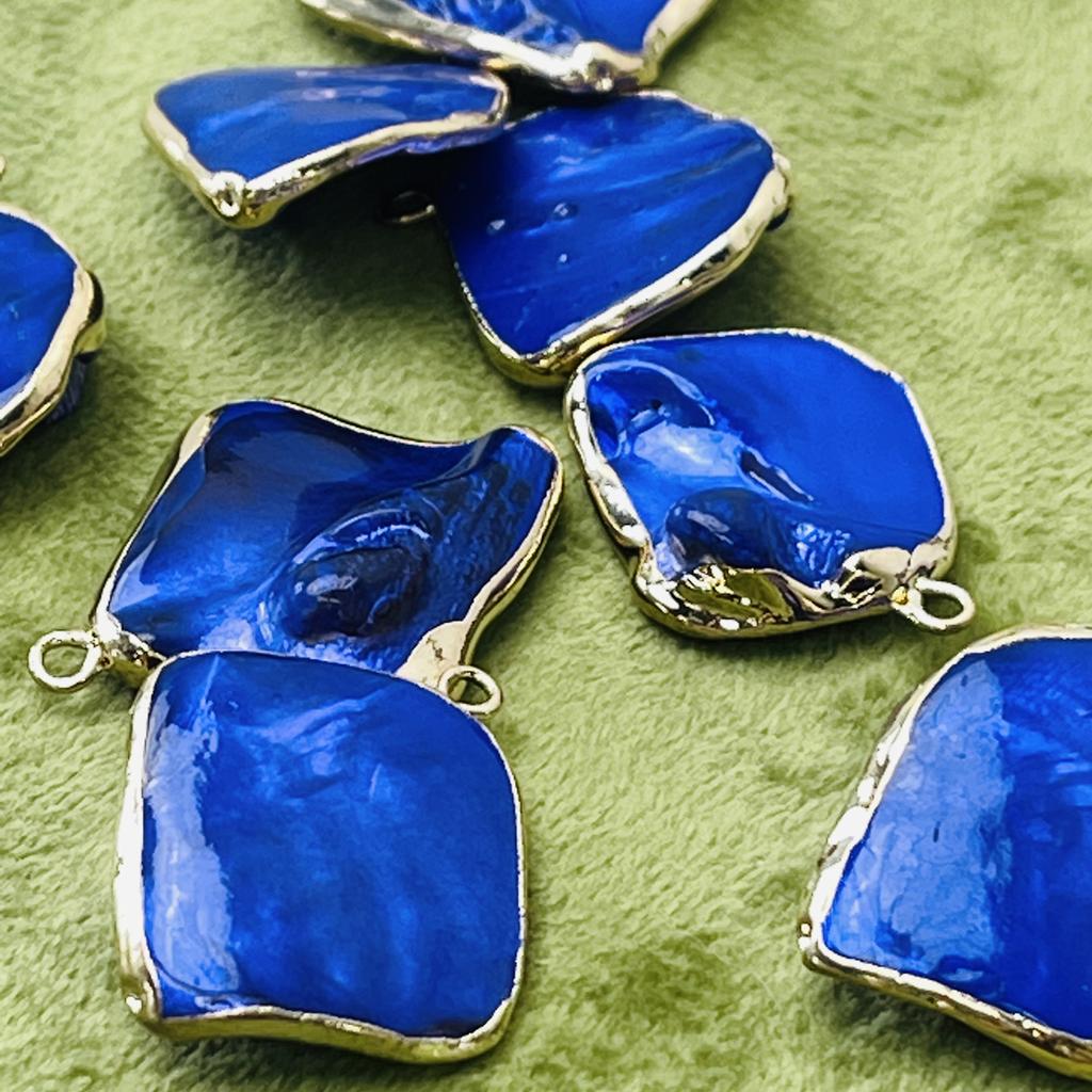 10Pcs, Natural Stained Dark Blue Shells Mother of Pearl Zinc Alloy Golden Edge Pendant Charms for Jewelry Making DIY Necklace Accessories Crafts