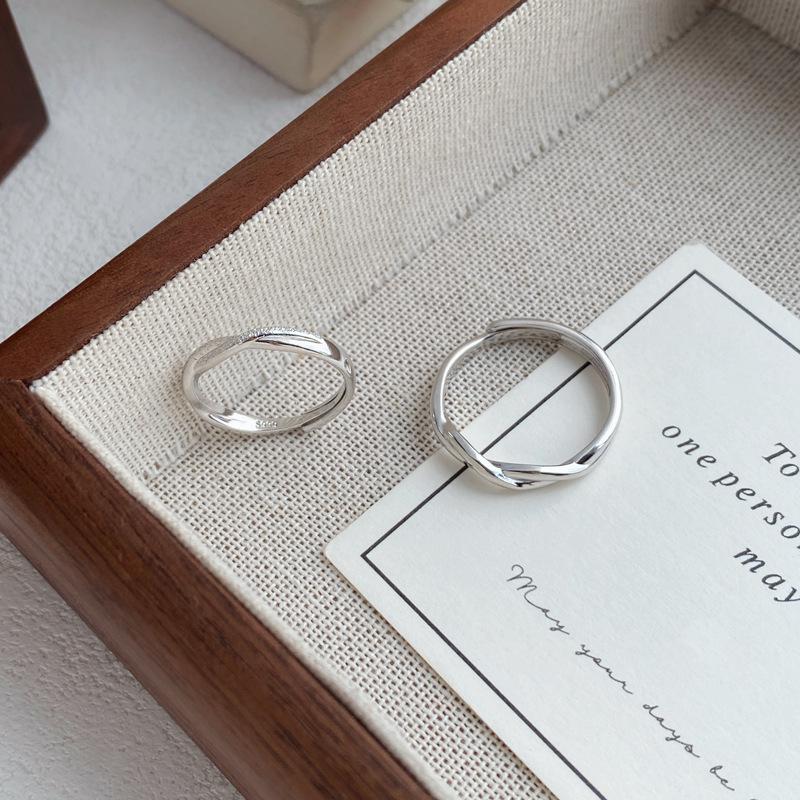Sterling Silver Mobius Strip Couple Rings - Elegant, Adjustable, Light Luxury Valentine's Day Gift