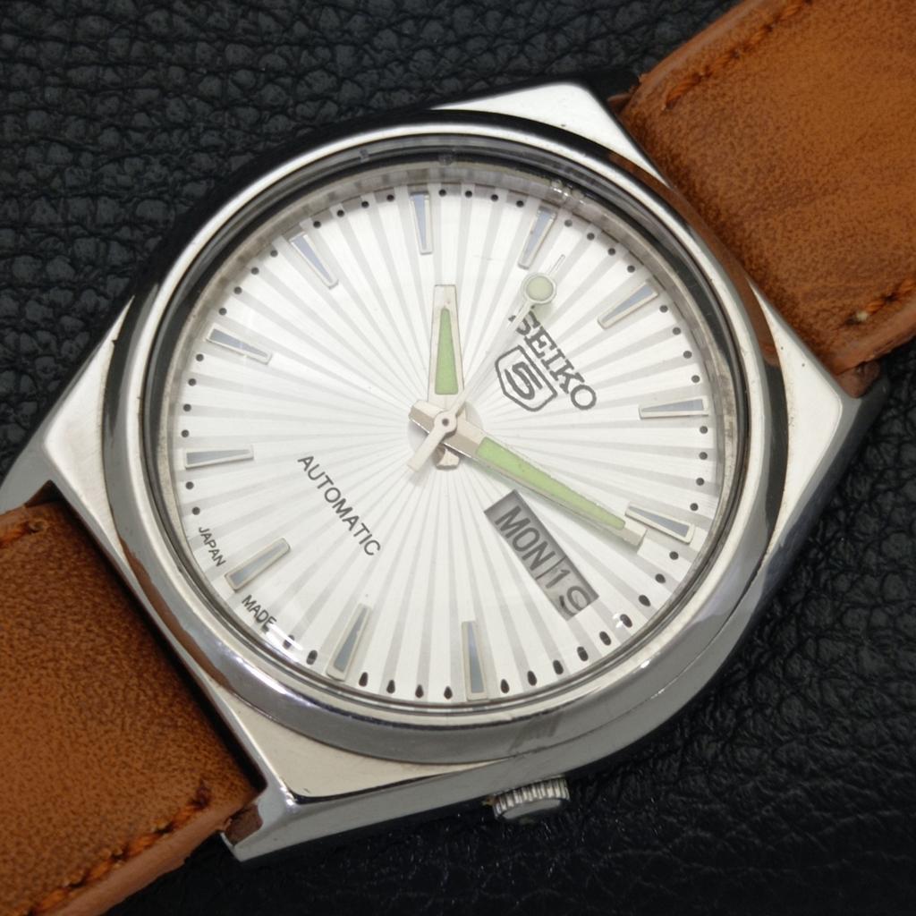 JAPAN VINTAGE SEIKO 5 AUTOMATIC 7009A MENS SILVER COLOR DIAL WATCH a701461-5 R206b-a701461