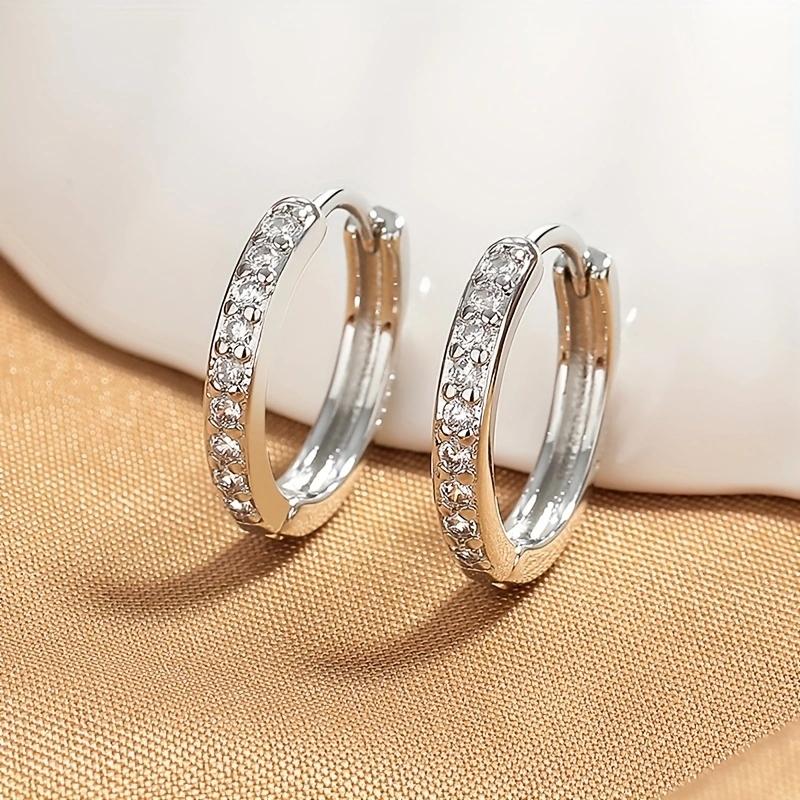 

2 шт. Элегантные серебристые серьги из нержавеющей стали для женщин для банкетов, сверкающие серьги-пусеты с цирконом, ретро, сексуальные украшения для пирсинга ушей, подарки