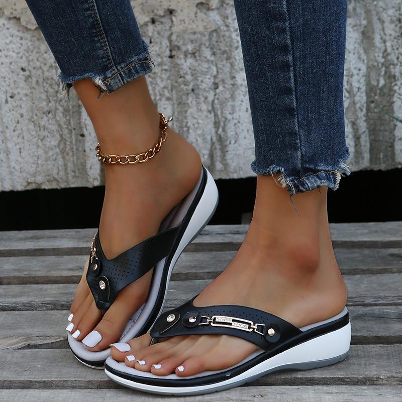 New metal buckle beach slippers women's summer slope heel casual women's sandals slippers