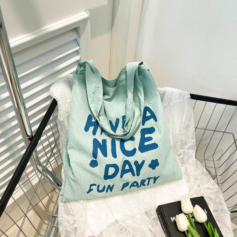 

Корейская сумка через плечо в стиле ленивого ветра, маленькая, свежая, нишевый дизайн 2025, студенческая сумка, сумка для отдыха, сумка для поездок на работу, сумка-тоут, женская синий