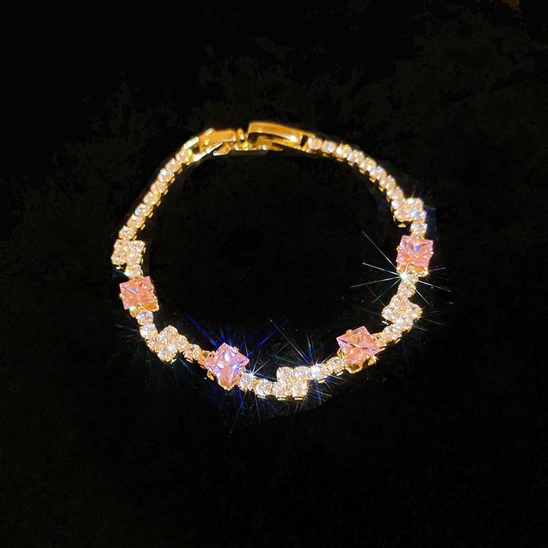 Gold-Plated Zircon Sun & Heart Bracelet: Stylish, Versatile, Elegant Light Luxury Jewelry for Women.