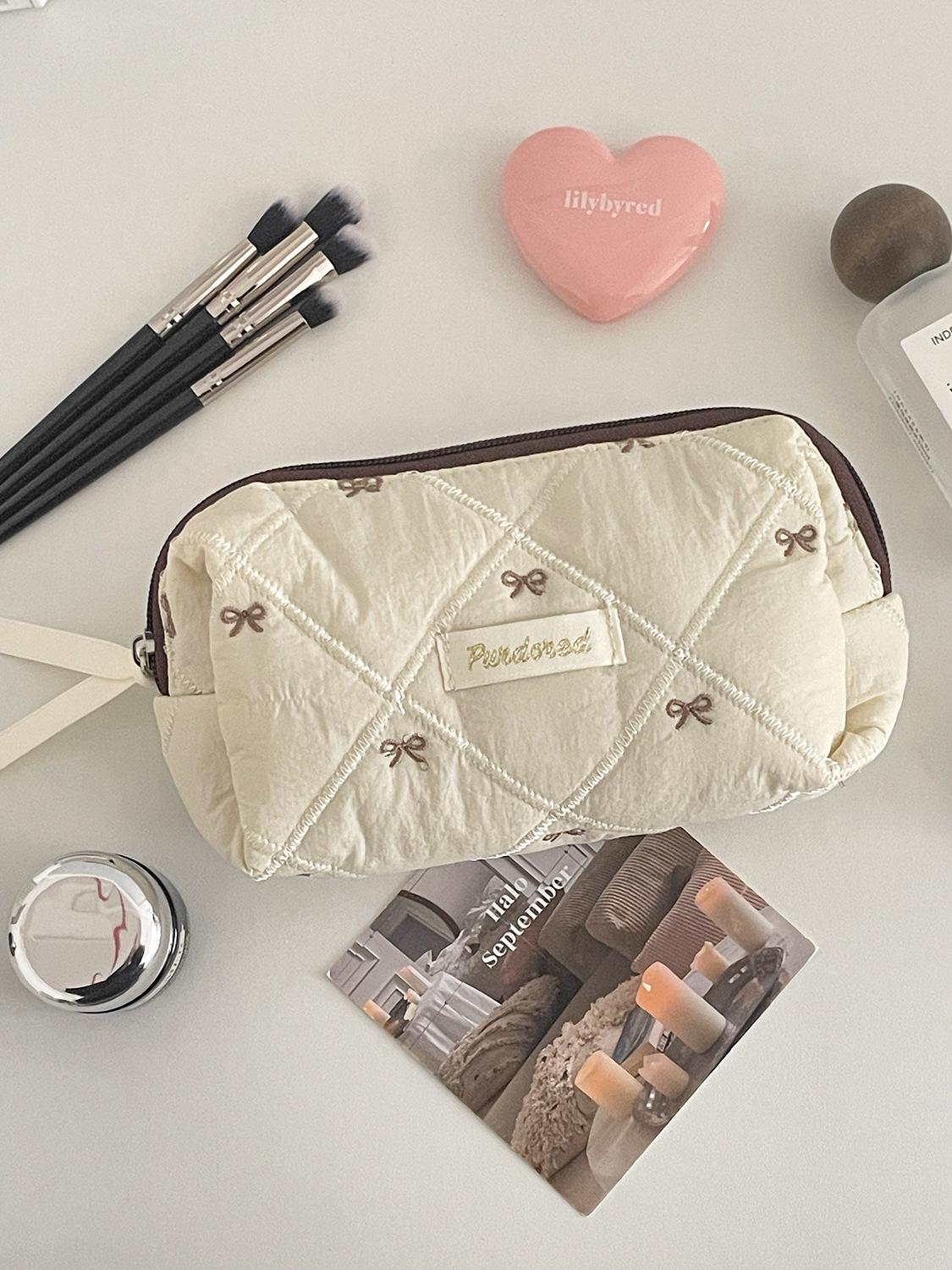 Embroidered portable large-capacity toiletry bag with bow, new high-appearance cosmetic bag