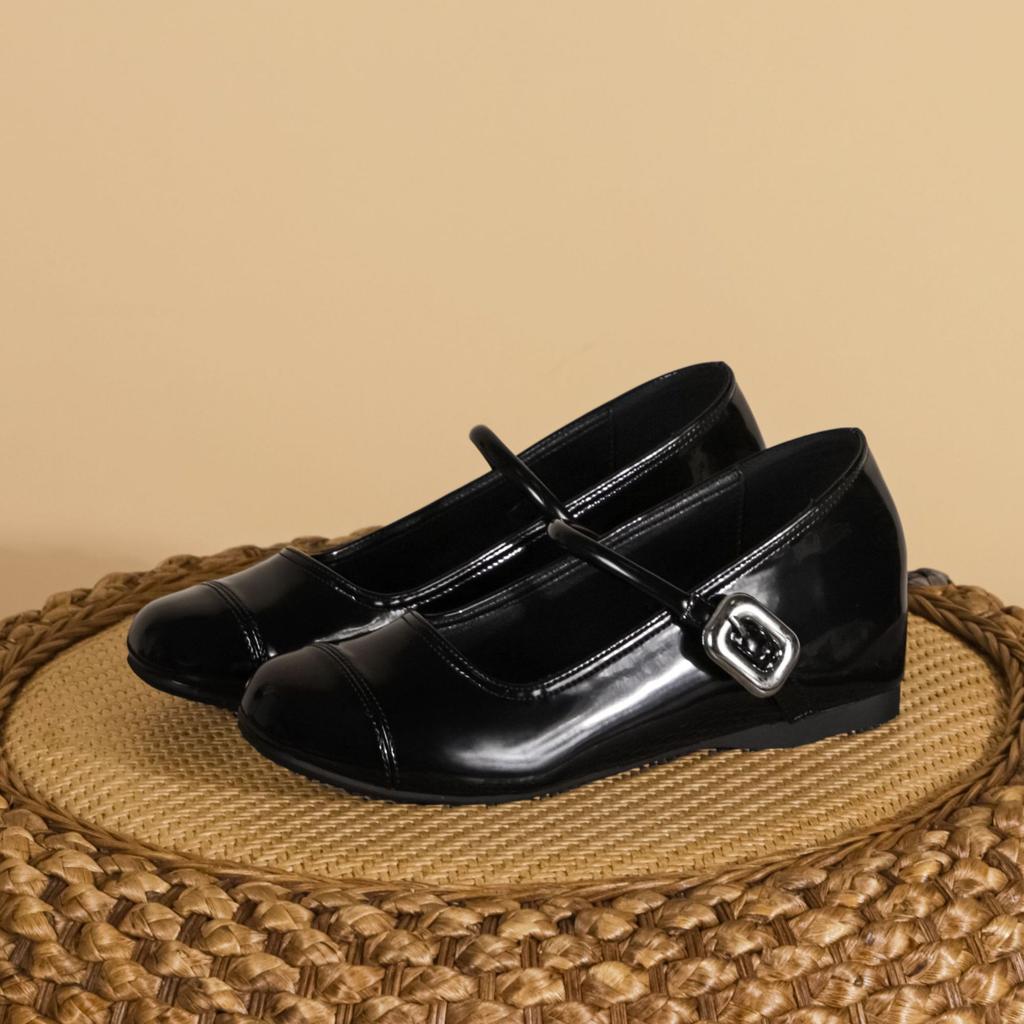 2025 autumn new comfortable thick-soled women's shoes soft soles are not tired, small people increase their inner height and show long legs, single s