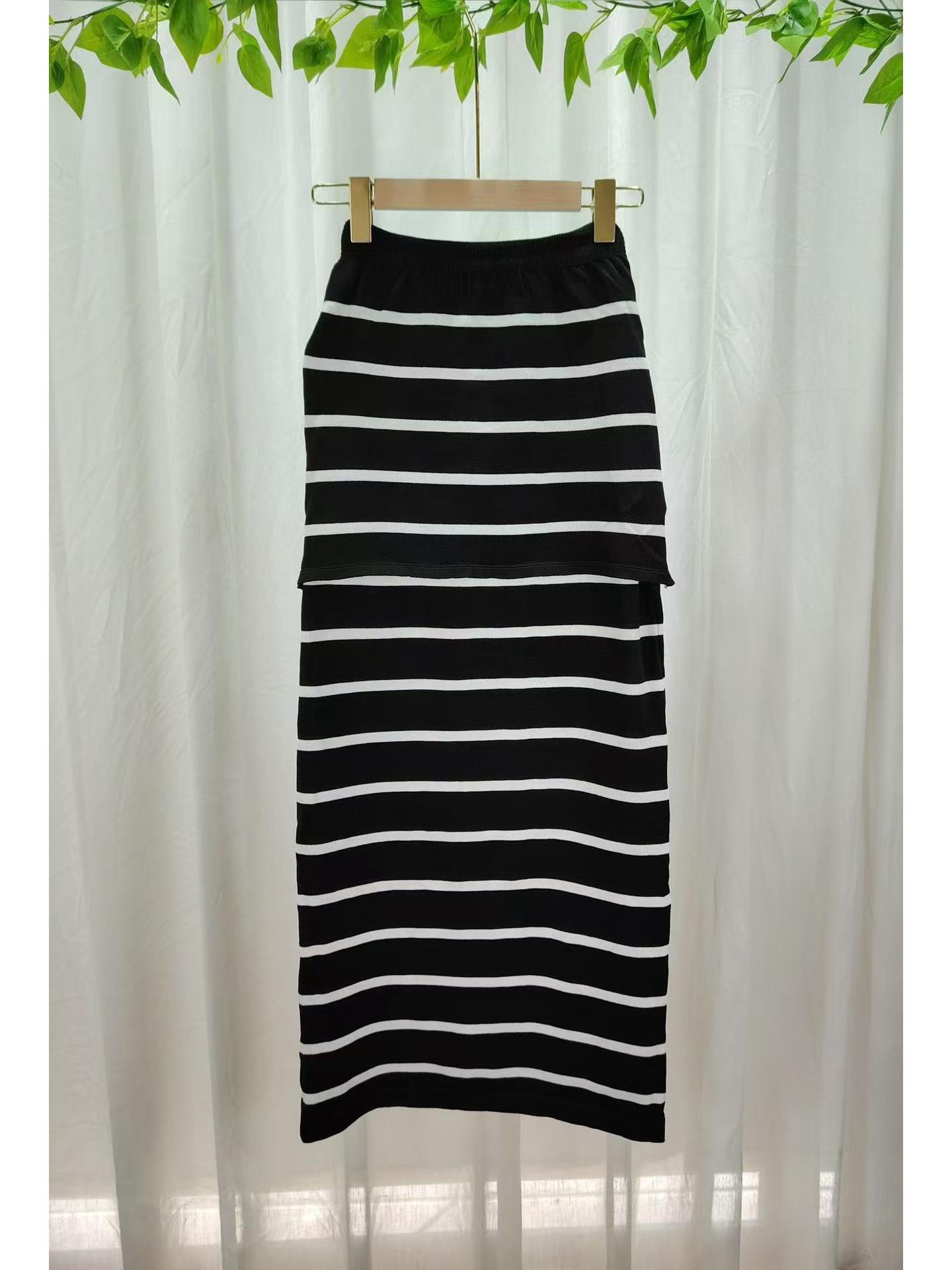 

High-Waist Slim-Fit Casual Stripe Knit Skirt - Double-Layered Sexy Look One Size