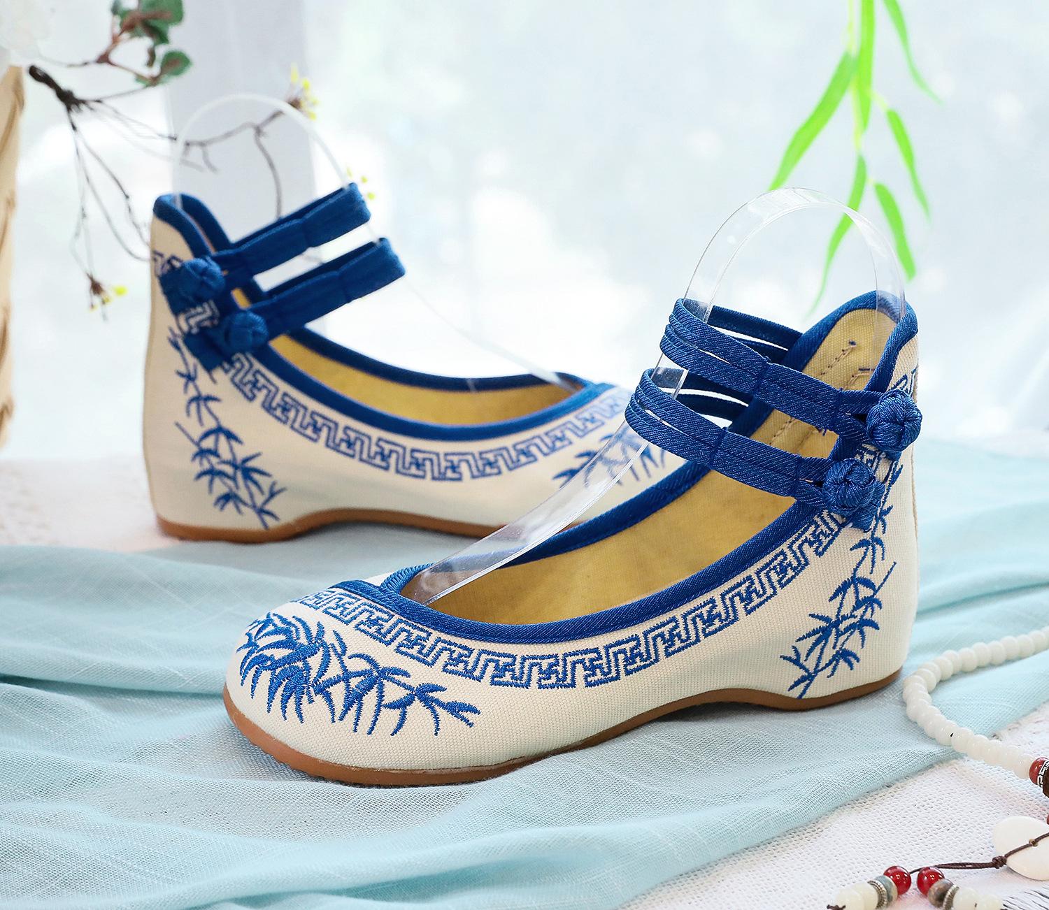 

Women s Blue & White Porcelain Embroidered Casual Shoes - Retro Double Knot for Spring & Autumn 34