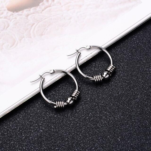 2 Pares de Brincos Argola de Contas Redondas Exageradas de Aço Inoxidável para Mulheres Homens Anéis Duplos Lisos Studs de Orelha Joias de Personalidade Orelha Exagerada