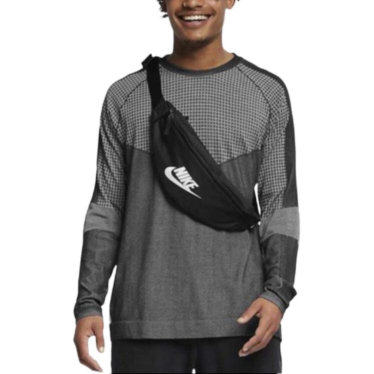 Nike T-shirt a Maniche Lunghe con Collo Giro e Pannello in Rete Uomo Top Nera AR1572-010