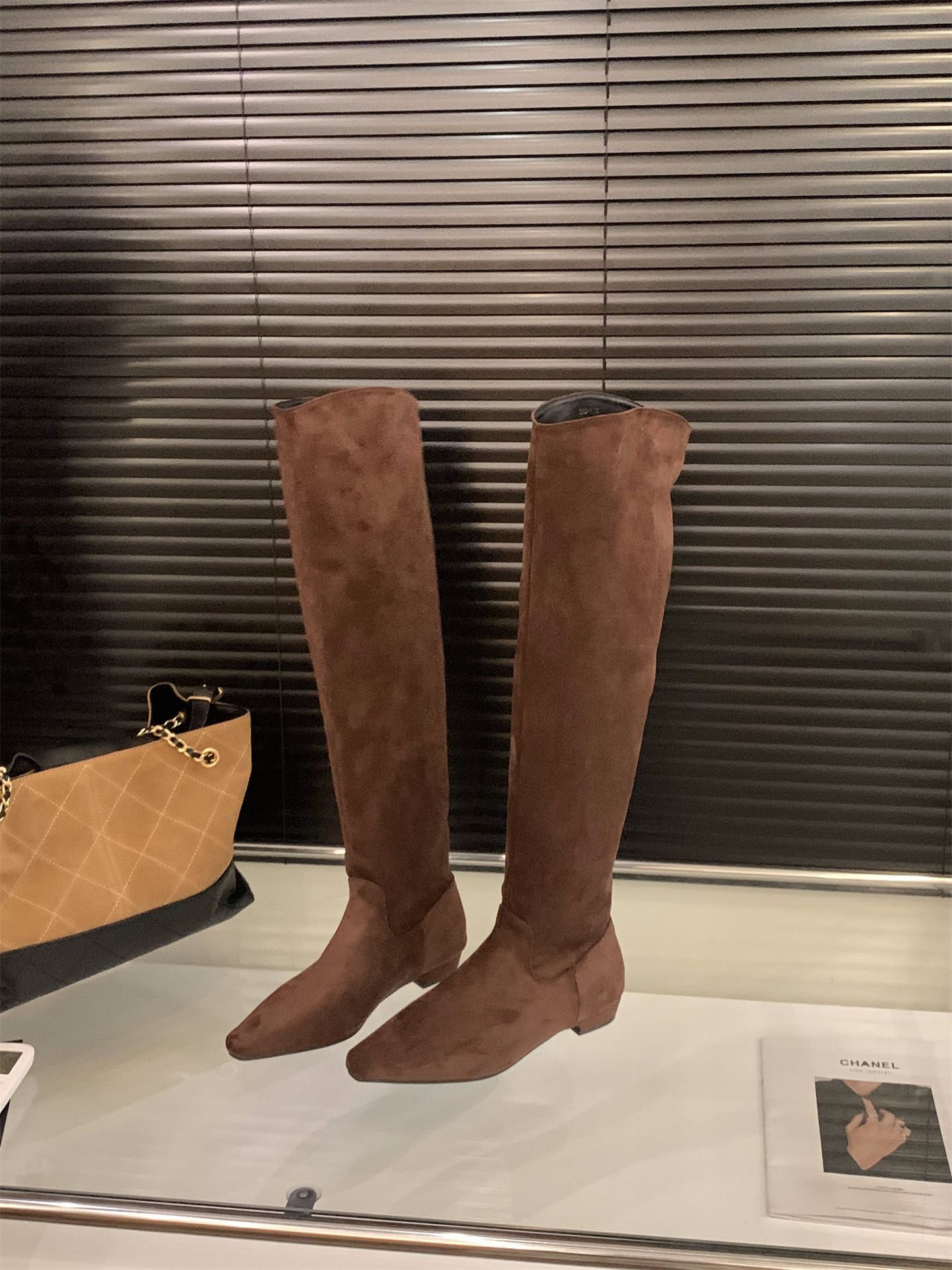 

Coarse Heel Khaki Suede Tall Pile Knight Boots Women s Boots 2025 Autumn and Winter V-mouth Skinny Boots 40 темно-коричневого