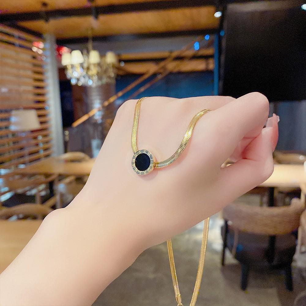Niche design sense does not fade clavicle chain new fashion simple neck chain Japanese and Korean all-match light luxury titanium steel necklace women