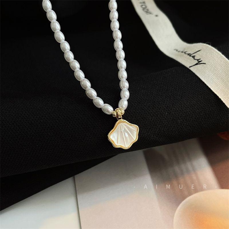 2026 New Pearl Necklace Women's Premium Versatile Sweater Chain Niche Design Clavicle Chain Accessories