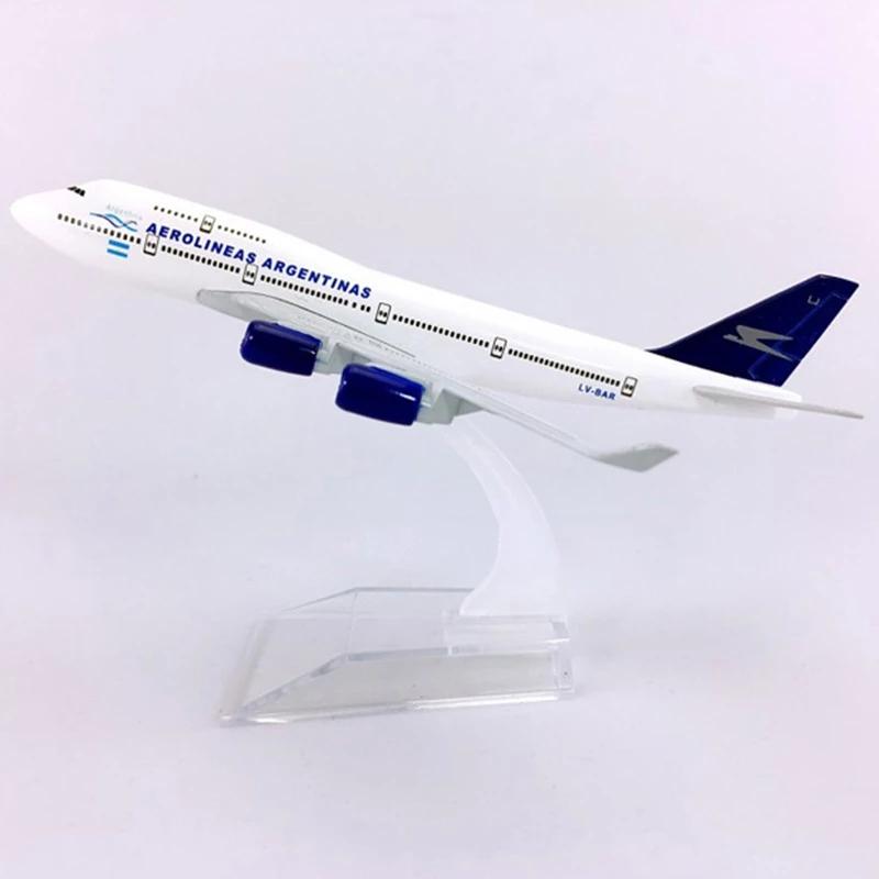 

16CM 1:400 Scale B747 Argentine Airlines Metal Alloy Aircraft Souvenir Plane Display Model With Landing Gear Collection Gifts