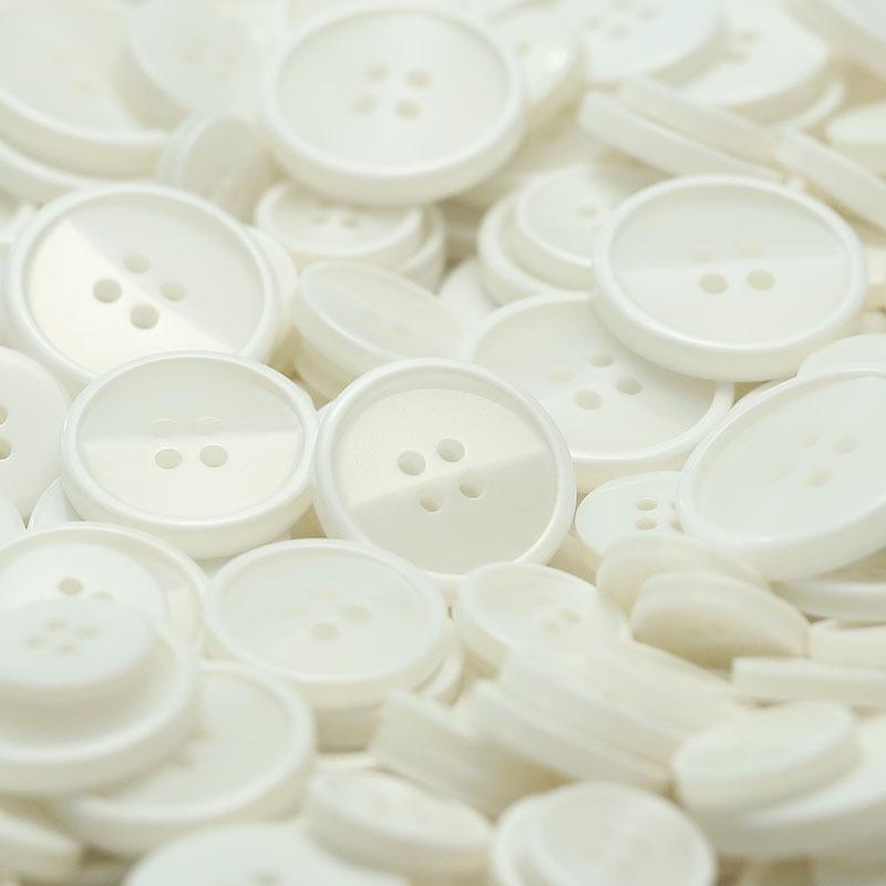 

5 шт. плиссированных пуговиц с тонким краем из смолы, пиджак из твида, двусторонний нейлоновый меховой свитер, пуговицы для тренча 2 #[w2213 #four-eye fold white] 18mm