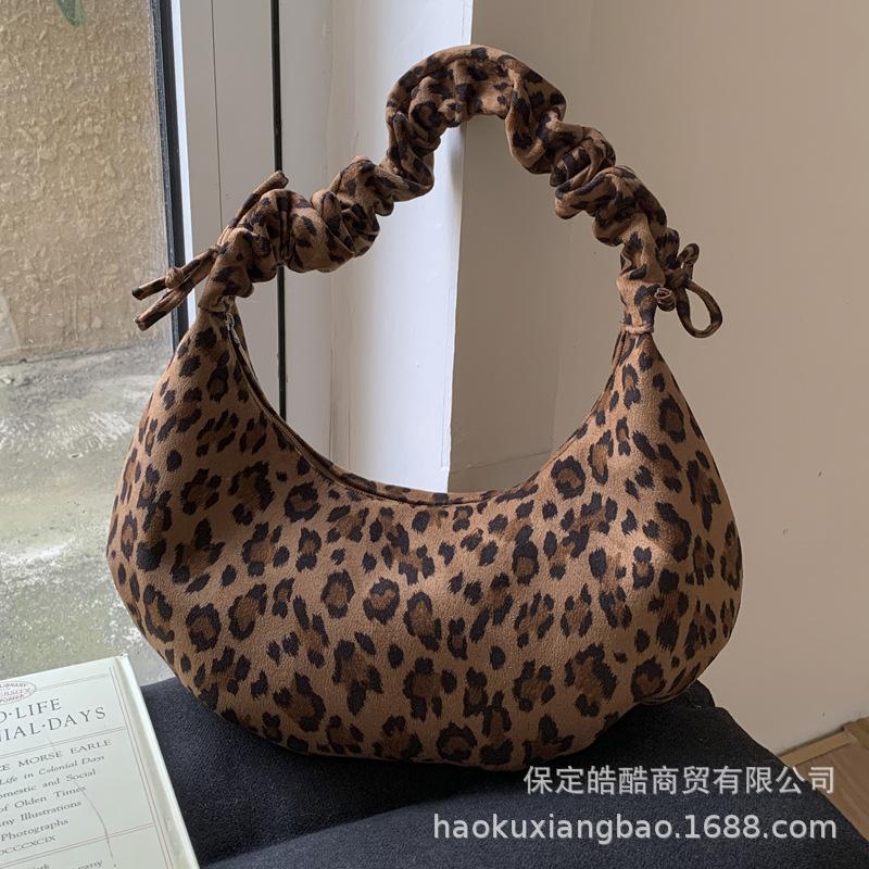 Large Capacity Leopard Print Retro Bag Women's Autumn and Winter 2025 New Casual Niche Design Single Shoulder Messenger Bag Dumpling Bag