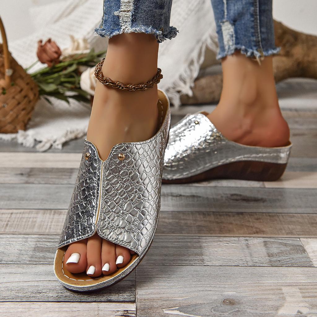 New large size slippers thick bottom fish mouth sewing line European and American slippers crocodile pattern PU slippers