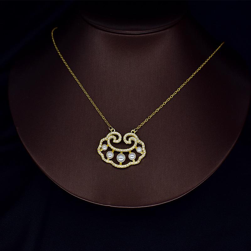 Happy Auspicious Cloud Necklace Creative Design Exquisite Titanium Steel Chain Of The Same Style
