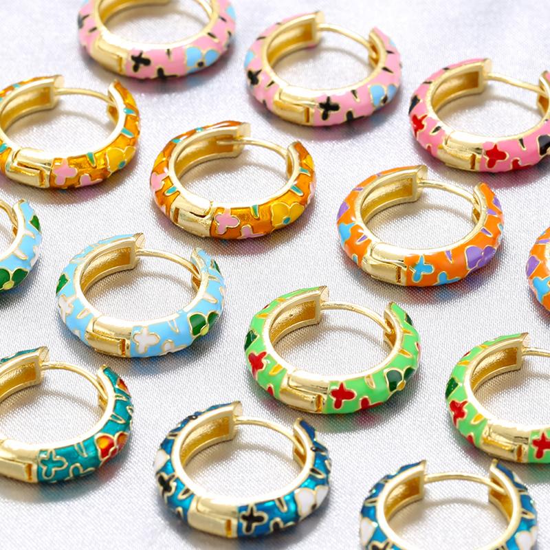 ZHUKOU Retro Little Daisy Hoop Earrings Gold Enamel Hoops Women Colorful Women Round Huggie Earrings VE843